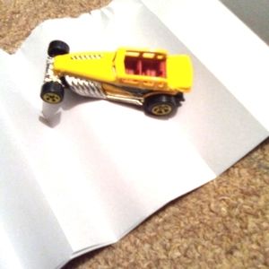 Hot Wheel CFH25 yellow  2014 Mattel car toy black  yellow silver with it's color